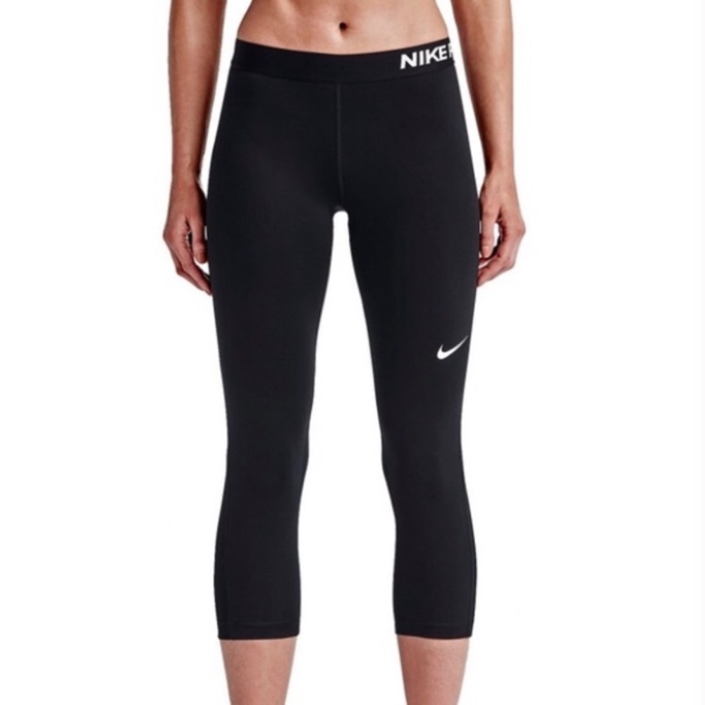 NWOT Nike Pro Cropped Capri leggings